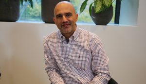 Reza Shafii, vice president of product at Kong Inc. talks with theCUBE about API platform management. - Kong API Summit